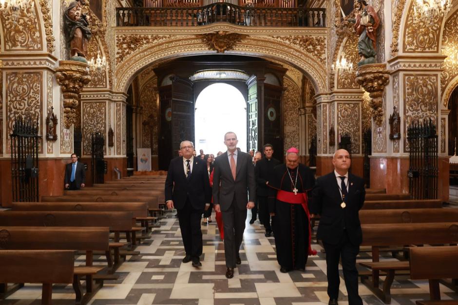 Don Felipe, en la Basílica de Nuestra Señora de las Angustias de Granada