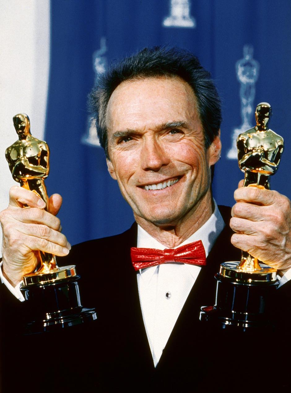 Clint Eastwood, con el Oscar a la mejor película y a la mejor dirección por Sin perdón