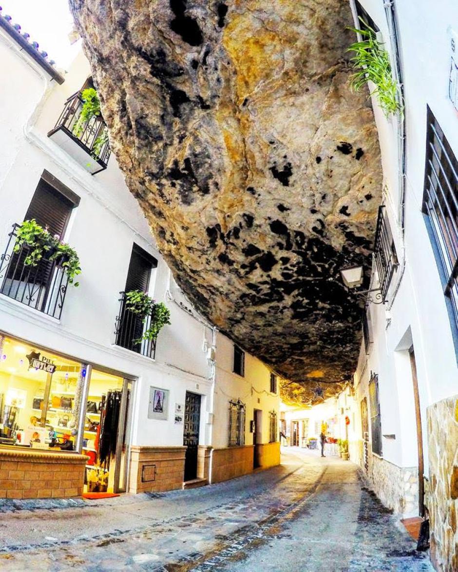 Calle de Setenil de las Bodegas.