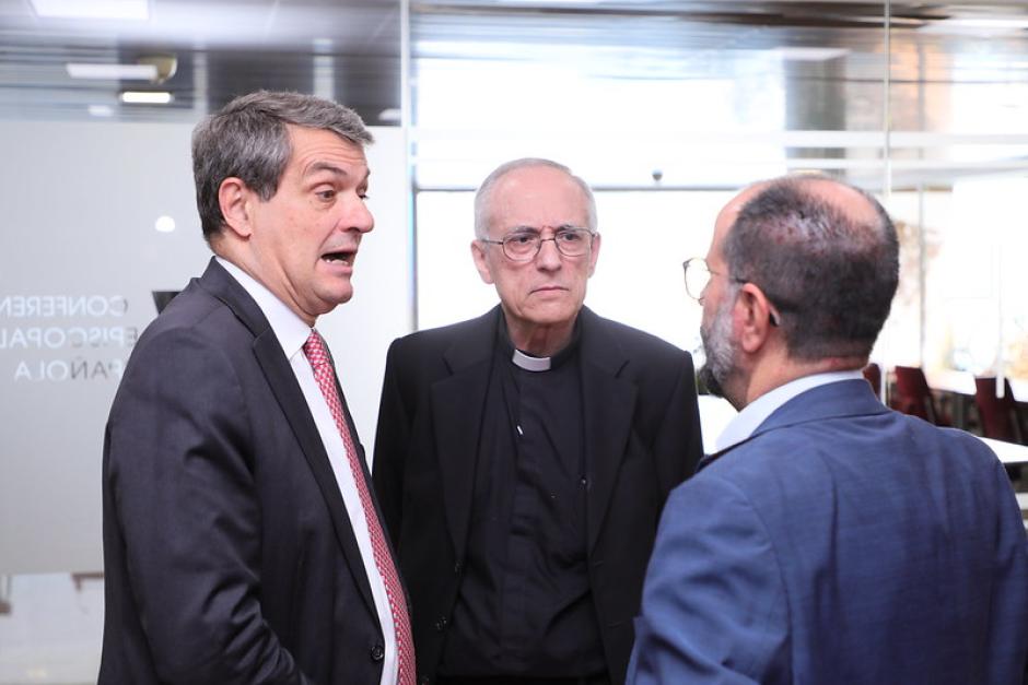 José Manuel Díez Quintanilla y el P. Luis Fernando de Prada, de Radio María, conversan con Juan Orellana