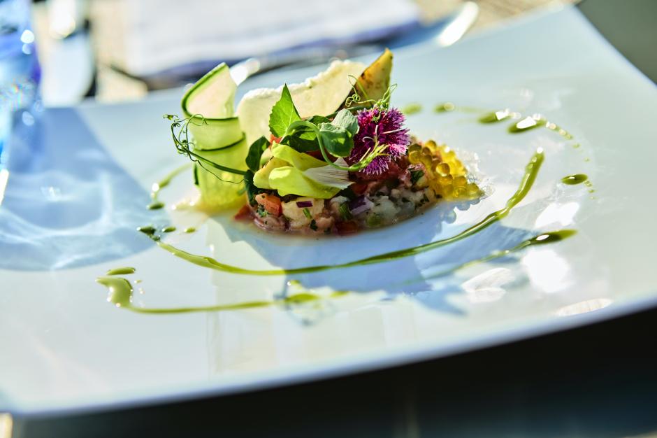 Ensalada con verduras frescas locales