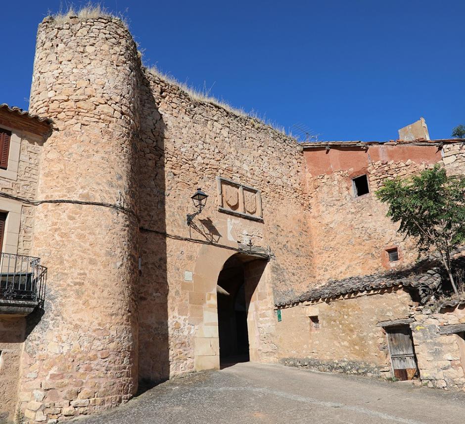 Puerta de la Villa en Palazuelos