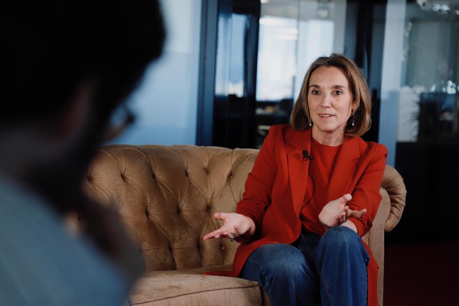 La secretaria general del PP, Cuca Gamarra, durante su entrevista con El Debate