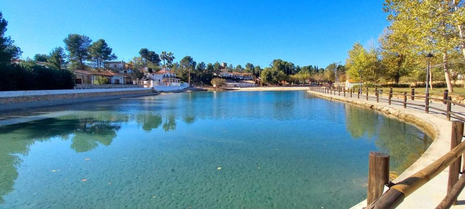 Lago de Playamonte, la única playa interior de Valencia que ha conseguido la Bandera Azul