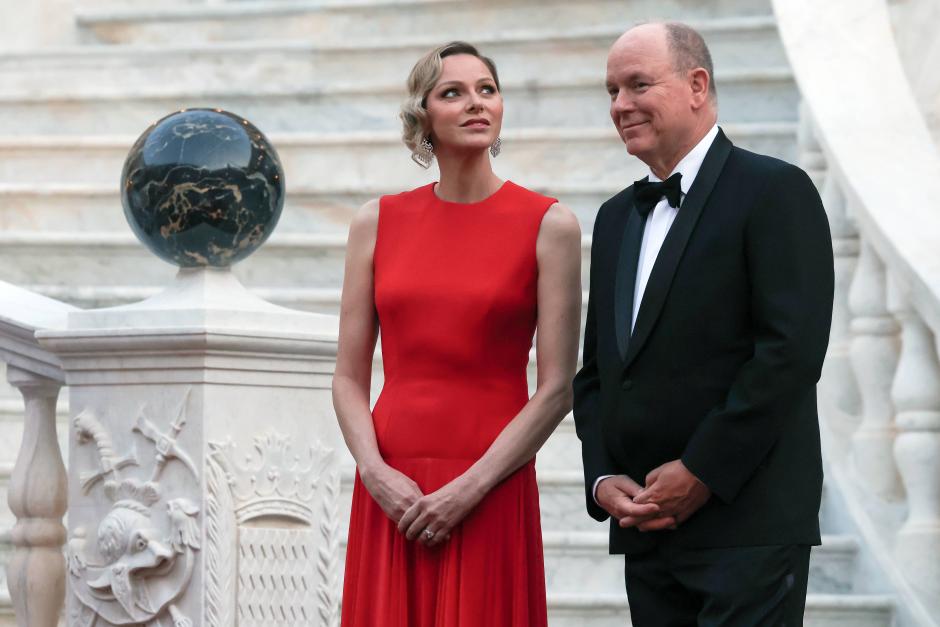 Prince Albert II of Monaco and Princess Charlene wait for their guests at the Prince's Palace before a state dinner with French President as part of a two-day state visit in Monaco, on june 7, 2025.  Â' Stephane Lemouton/SIPA//LEMOUTONSTEPHANE_250607D006/Credit:Stephane Lemouton/SIPA/2506080114 *** Local Caption *** .