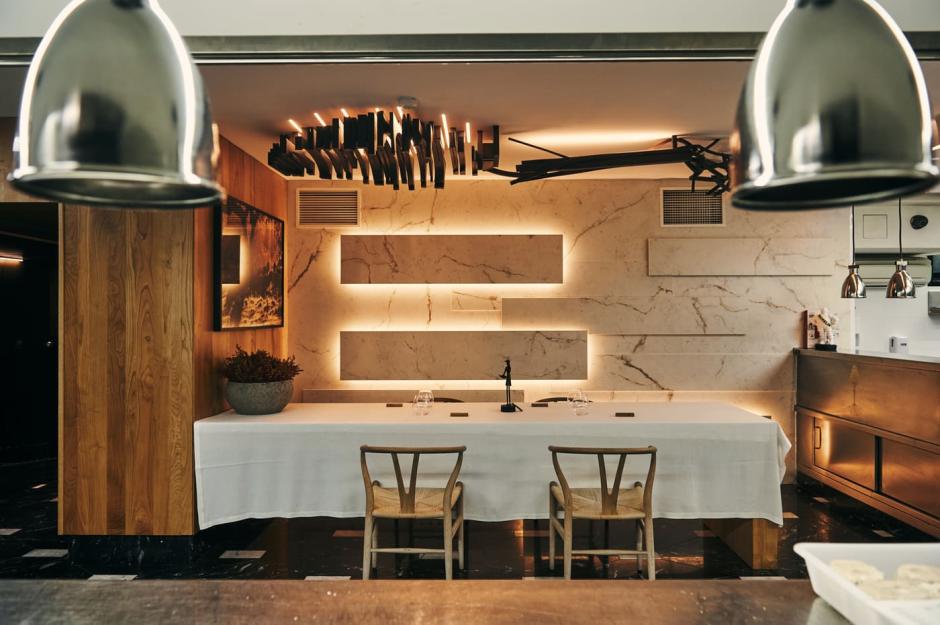 Mesa de cocina del restaurante A'Barra