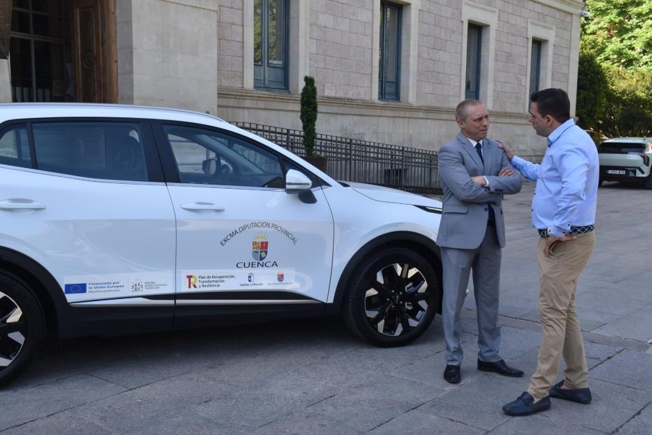 (Foto de ARCHIVO)
El presidente de la Diputación de Cuenca, Álvaro Martínez Chana, en la recepción del nuevo vehículo del servicio 'Tu comida en casa'.

REMITIDA / HANDOUT por DIPUTACIÓN DE CUENCA
Fotografía remitida a medios de comunicación exclusivamente para ilustrar la noticia a la que hace referencia la imagen, y citando la procedencia de la imagen en la firma
06/6/2025