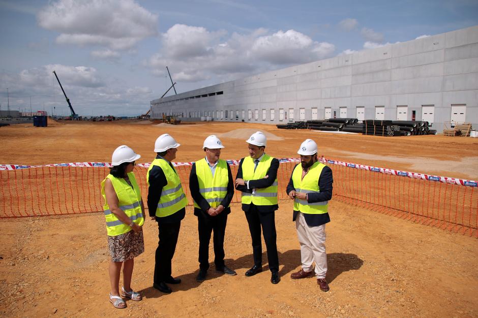 Visita institucional a las obras de construcción del Centro Logístico del grupo DIA