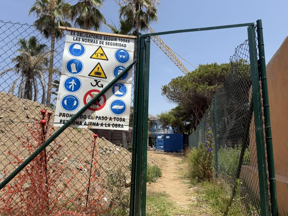 Acceso a las obras de la mansión de Banderas