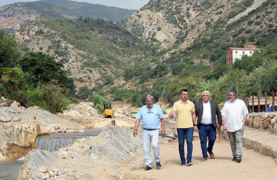 Imagen de Vicent Mompó, junto a Tomás Cervera y Pedro Cuesta, en Sot de Chera