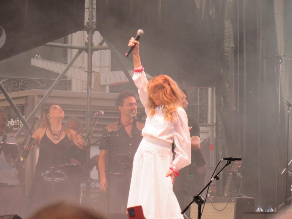 Jeanette, llena de energía, en el concierto En Sol y sin playa, 40 años, vaya vaya