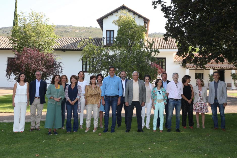 El presidente del Gobierno Pedro Sánchez reunido esta mañana con su Gobierno en Quintos de Mora, Toledo. 25/08/2018
pictured: Spain's Vice President and Presidency, Court Relationships and Equality Minister: Carmen Calvo, Spain's Foreign Minister, European Union and Cooperation : Josep Borrell, Spain´s Justice Minister: Dolores Delgado, Spain´s Defense Minister: Margarita Robles, Spain´s Finance Minister : Maria Jesus Montero, Spain´s Interior Minister: Fernando Grande Marlaska, Spain's Development Minister : Jose Luis Abalos, Spain's Territorial Policy and Public Function Minister: Meritxell Batet, Spain's Spokesperson and Education and Professional Training Minister: Isabel Celaa, Spain's Employment, Migrations and Social Security Minister: Magdalena Valerio, Spain's Minister for Ecological Transition : Teresa Ribera, Spain's Agriculture, Fishing and Feeding Minister: Luis Planas, Spain's Economy and Business Minister : Nadia Calviño, Spain's Health, Consumption and Social Welfare Minister: Carmen Monton, Spain's Science, Innovation and Universities Minister: Pedro Duque, Spain's Industry, Trade and Tourism Minister: Reyes Maroto, Spain's Culture and Sports Minister : Jose Guirao
