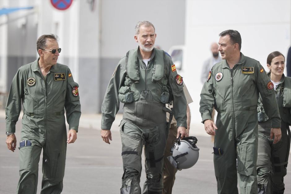 El Rey en la Academia General del Aire y del Espacio (AGA)