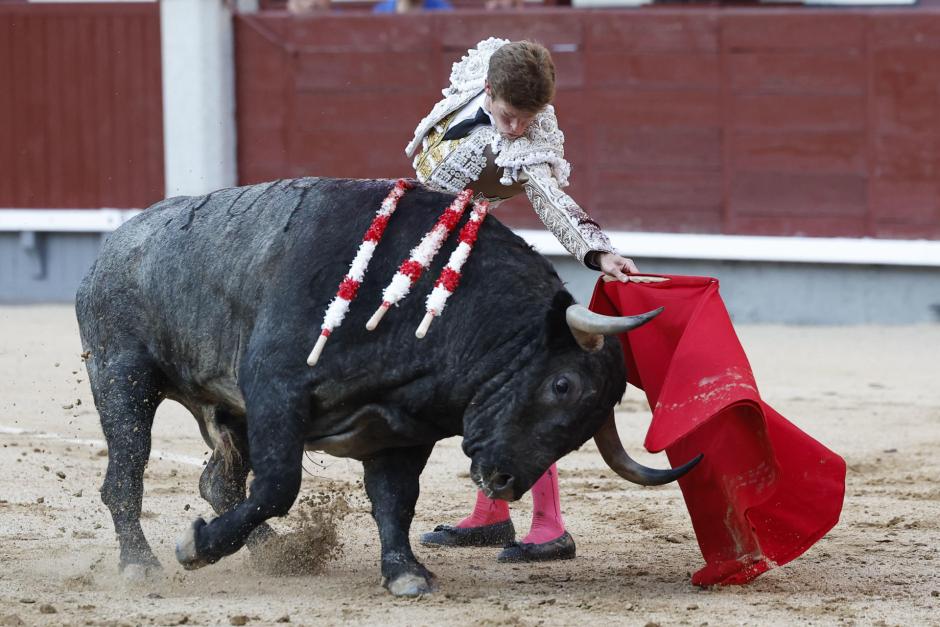 Borja Jiménez, con el último de la tarde, de nombre Milhijas y 594 kilos