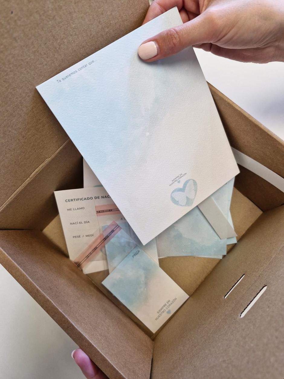Una caja que atenúa el dolor de las familias que pierden a sus bebés