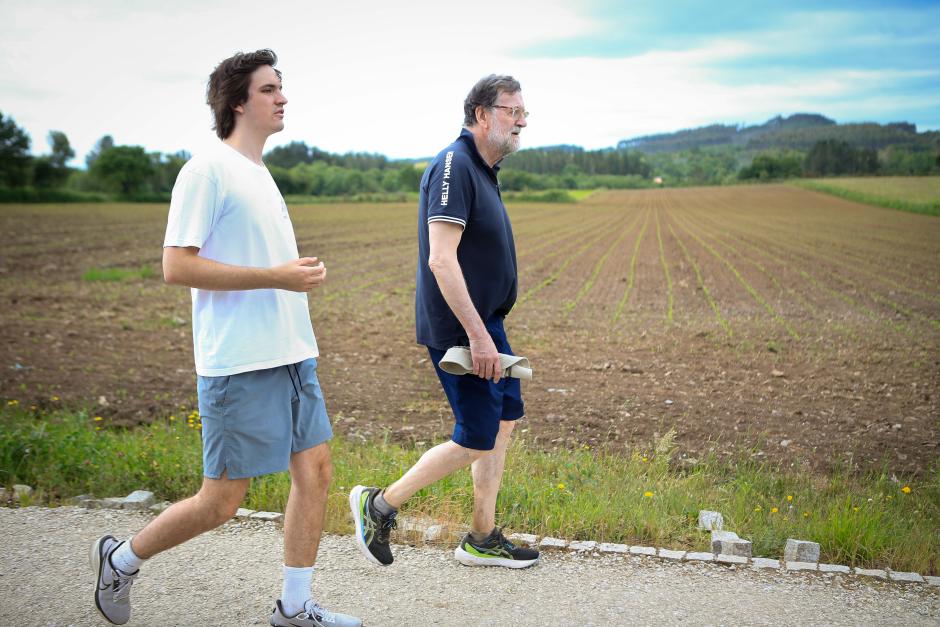 Monterroso, Lugo. El exPresidente del Gobierno, Mariano Rajoy, realiza el Camino de Santiago en su vía francesa junto a su hijo Juan y a un amigo de este último