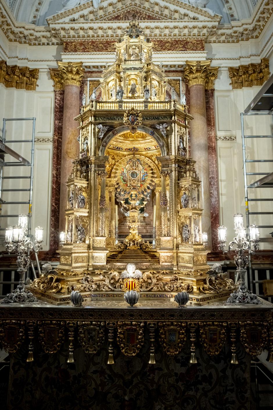 Imagen al completo de la restaurada Custodia del Corpus Christi de Valencia.