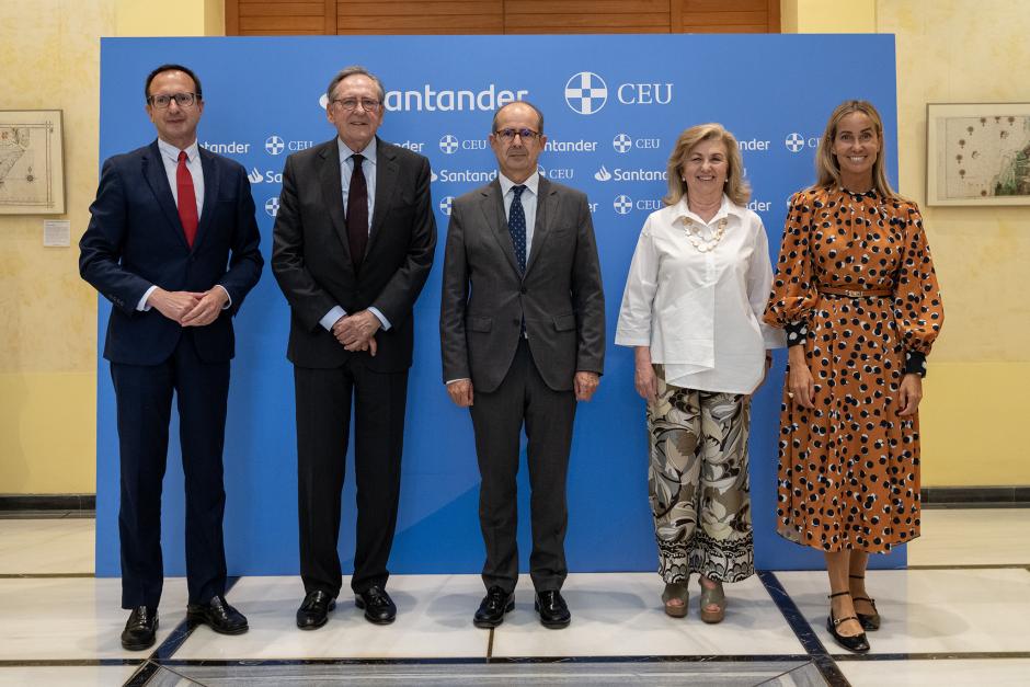 Imagen de Matías Rodríguez Inciarte, José Miguel Lorente, Higinio Marín, Coral Barbas y Susana García Espinel, antes del acto