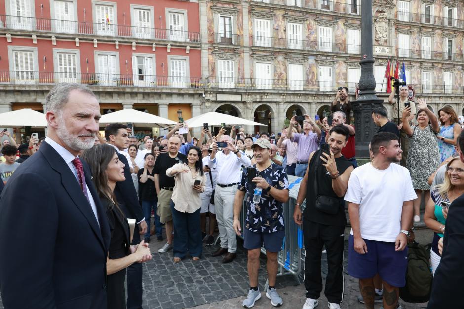 La aparición de los Reyes en la Plaza Mayor ha sorprendido a muchos ciudadanos