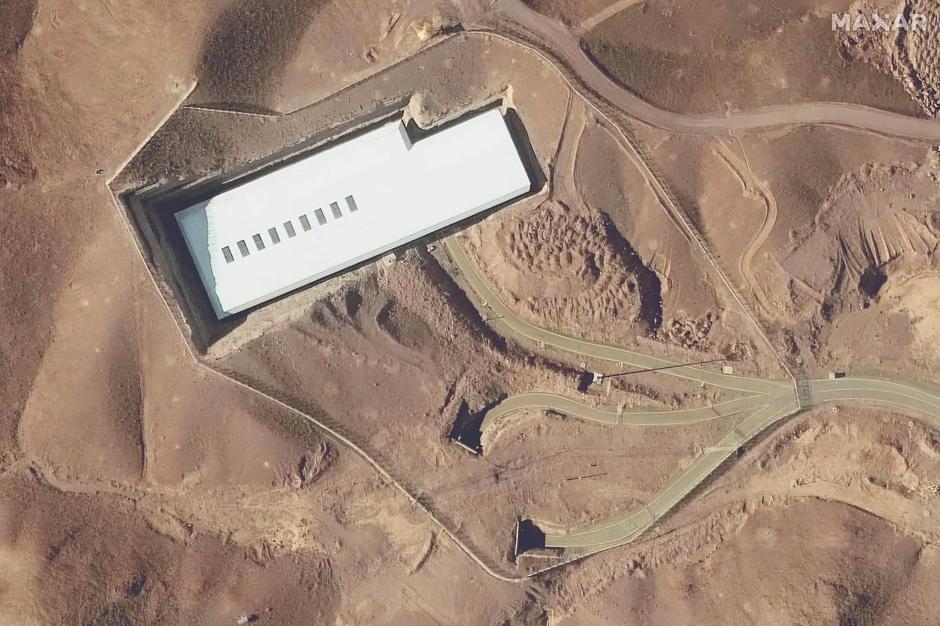 Imagen satelital proporcionada por Maxar Technologies de la planta de enriquecimiento de uranio de Fordow