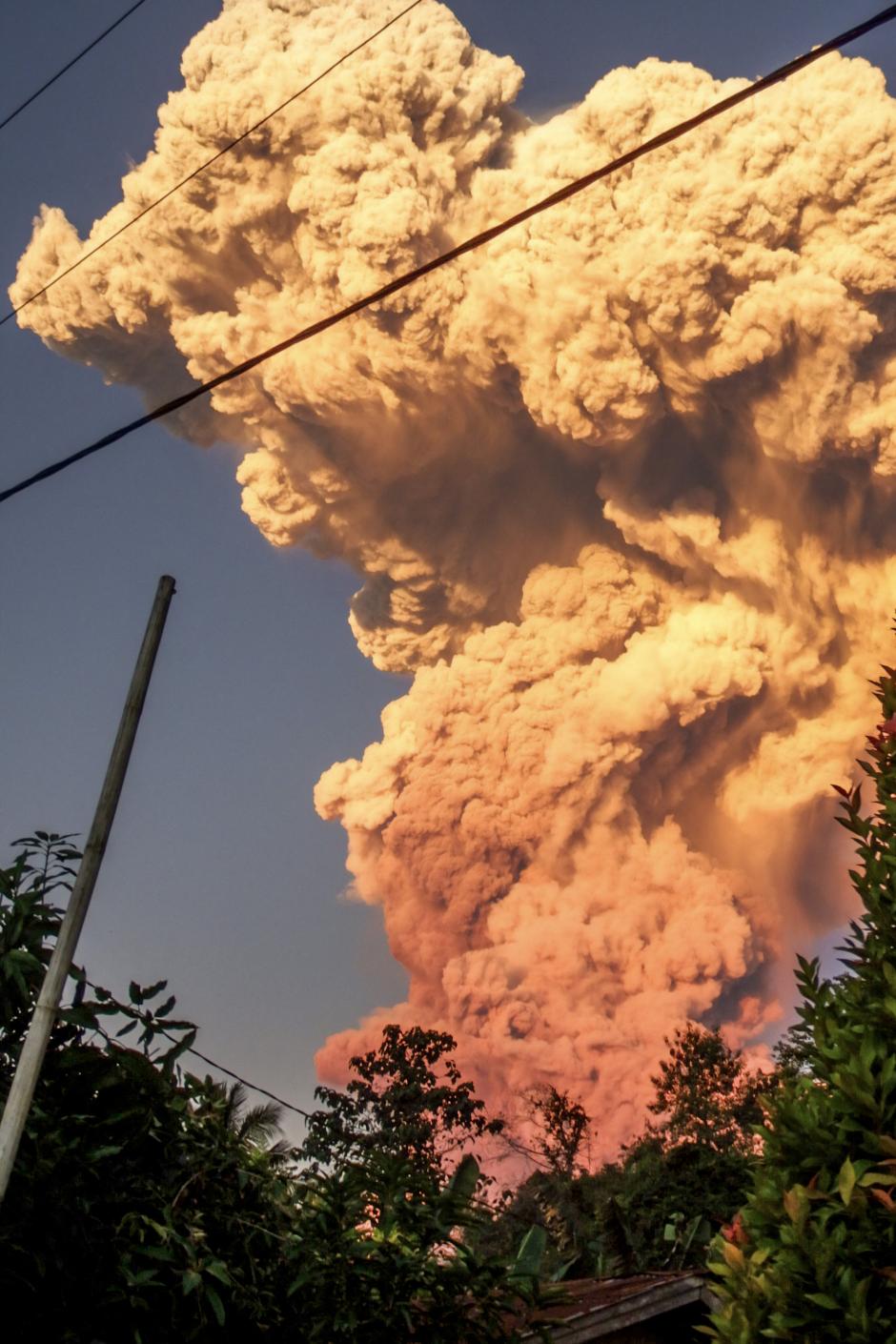 El monte Lewotobi Laki-Laki entra en erupción