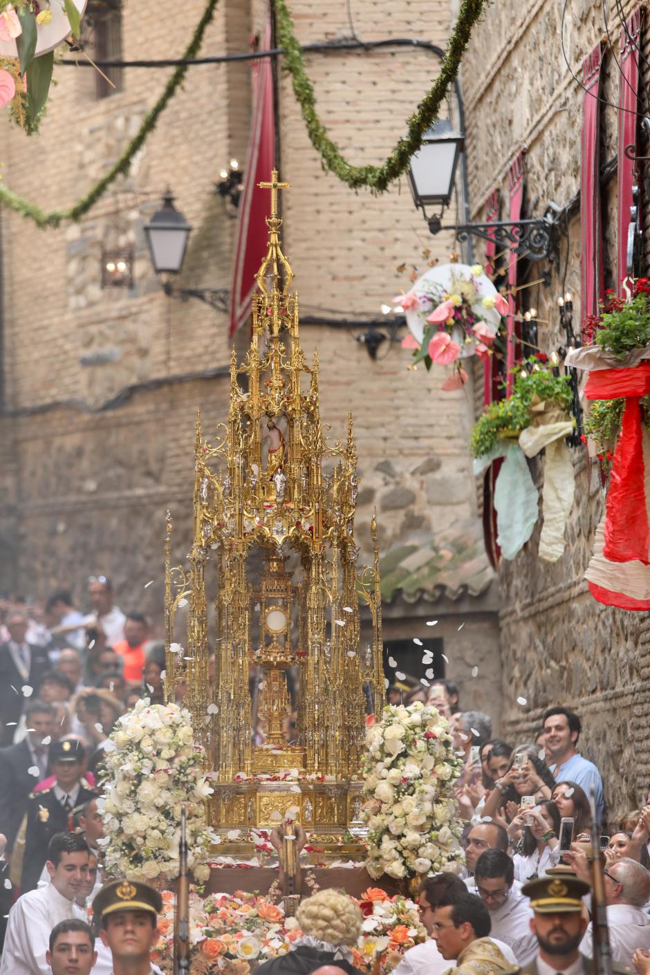 Procesión de la Custodia de Arfe durante la celebración del Corpus Christi