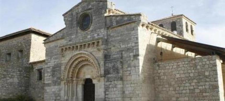 Fachada de la iglesia de Santa María de Wamba