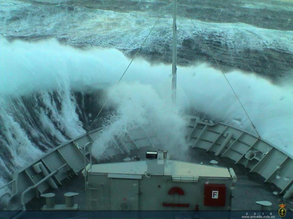 Espectacular imagen del patrullero Arnomendi de la Armada española