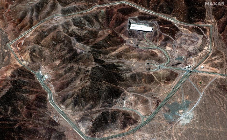 Imagen satelital proporcionada por Maxar Technologies muestra la Planta de Enriquecimiento de Combustible de Fordow en el centro de Irán e