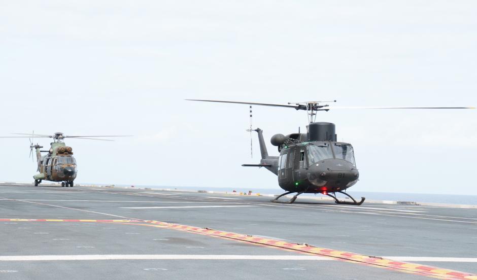 Helicópteros en la cubierta del L-61 Juan Carlos I