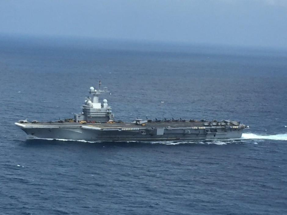 El portaaviones francés Charles de Gaulle, en navegación