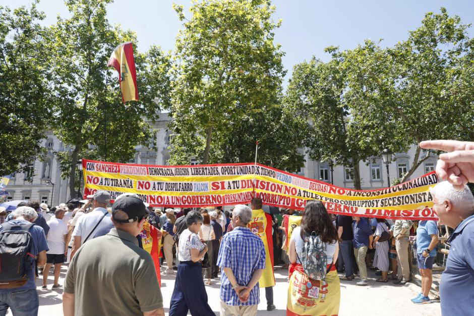 Vista de la concentración en Madrid este sábado convocada por Cinco asociaciones de jueces y fiscales frente a la sede del Tribunal Supremo