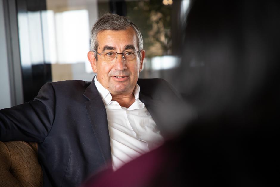 Alberto Ayuso García durante la entrevista