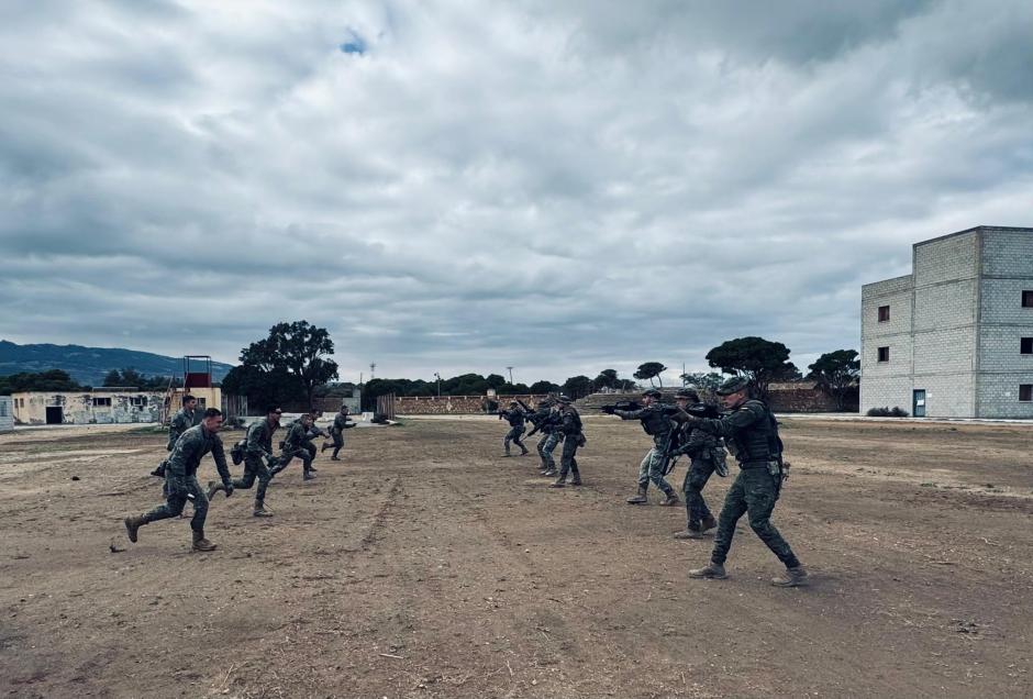 Una imagen de legionarios en CQB (Close Quarter Battle /combate cercano) en Melilla
