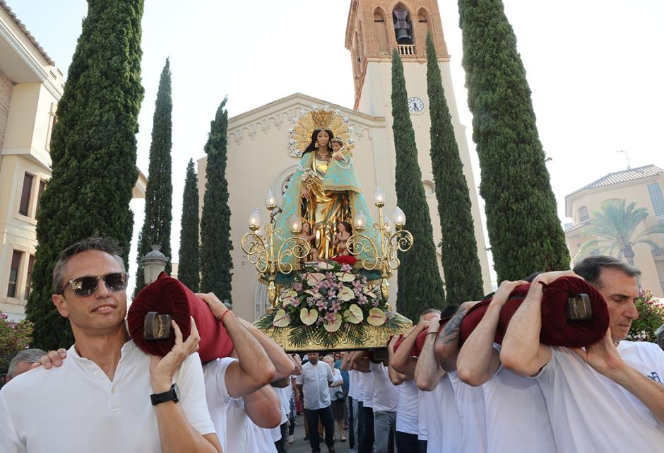 Imagen peregrina de la Virgen de los Desamparados en su visita a L’Eliana