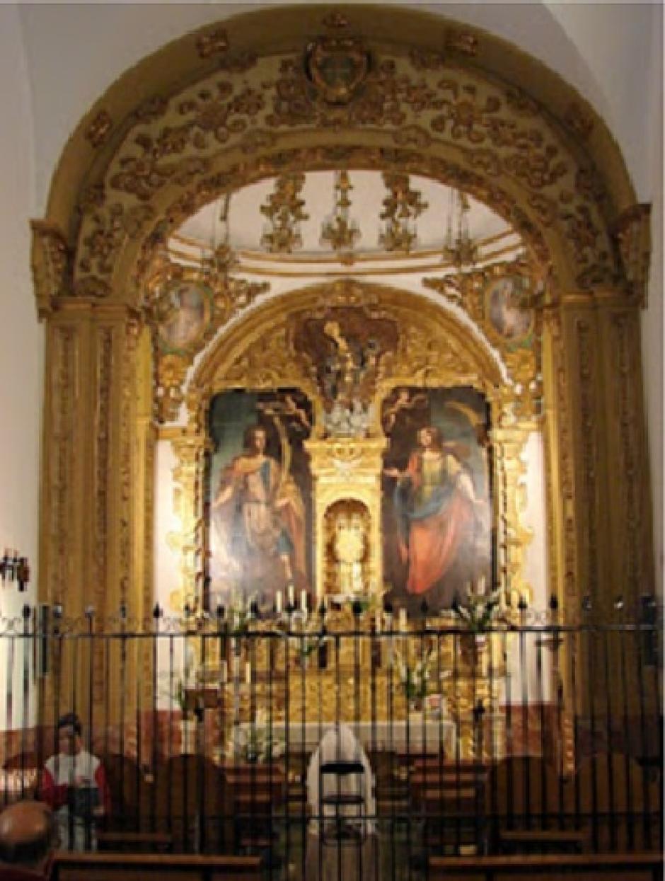 El altar con la Custodia y el retablo de San Acisclo y Santa Victoria en la ermita del Colodro