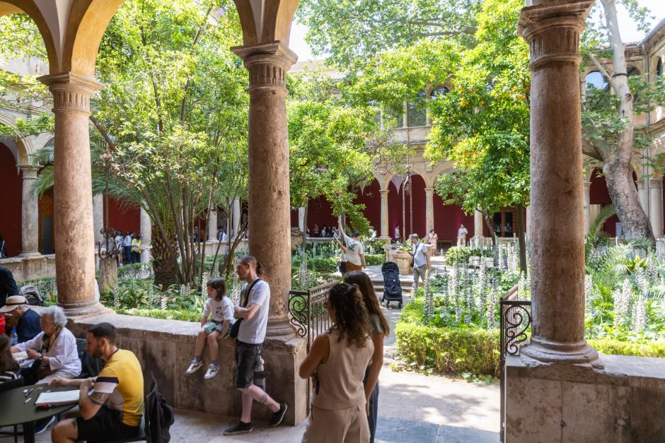 Imagen de archivo de visitantes del Centro del Carmen en Valencia