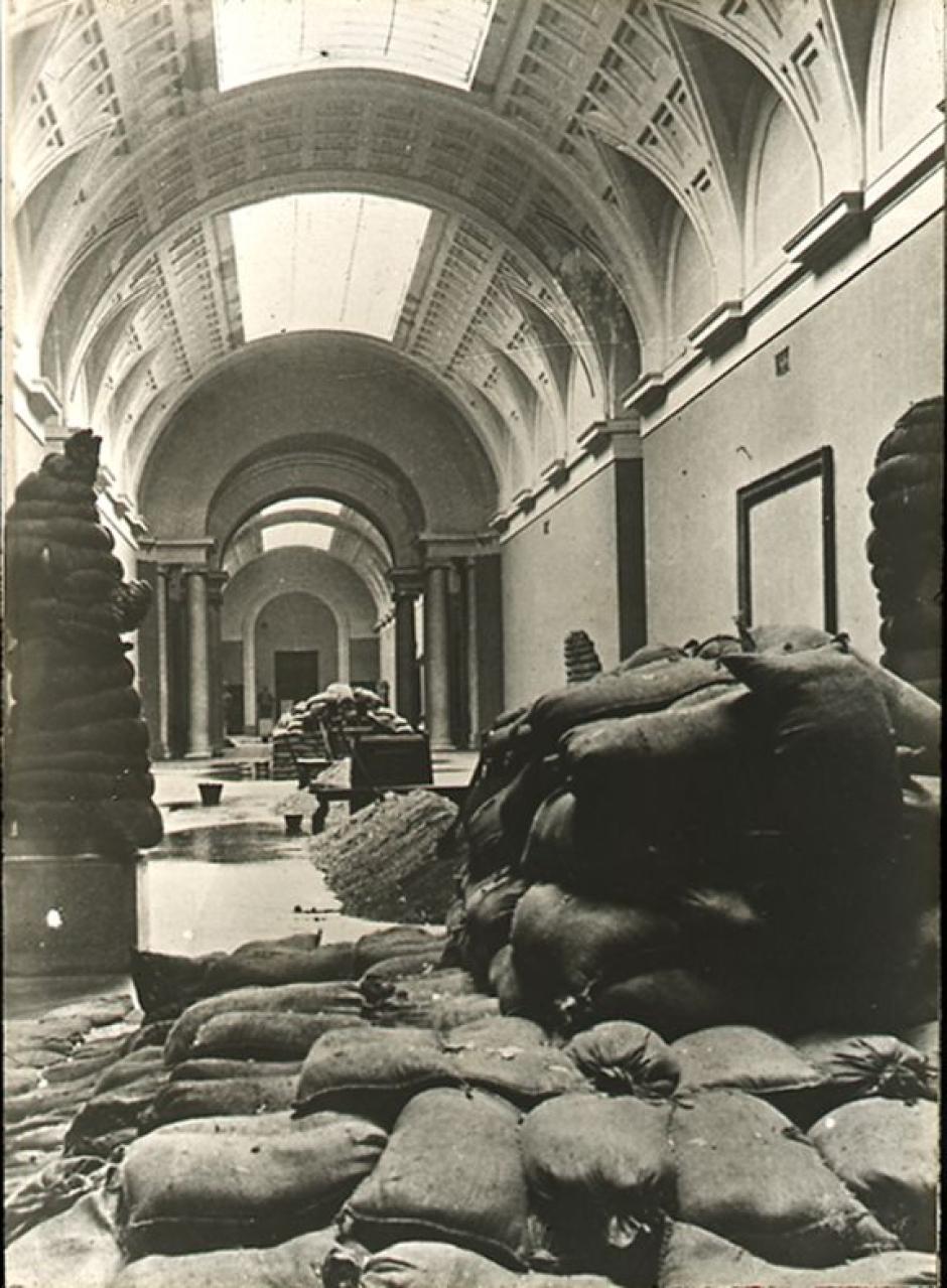 Interior del Museo del Prado durante la Guerra Civil