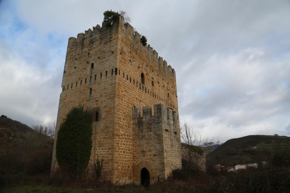Torre medieval de los Velasco.