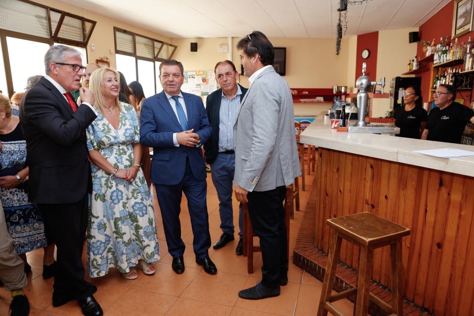 El consejero de la Presidencia, Luis Miguel González Gago, presenta las ayudas para bares y centros de ocio