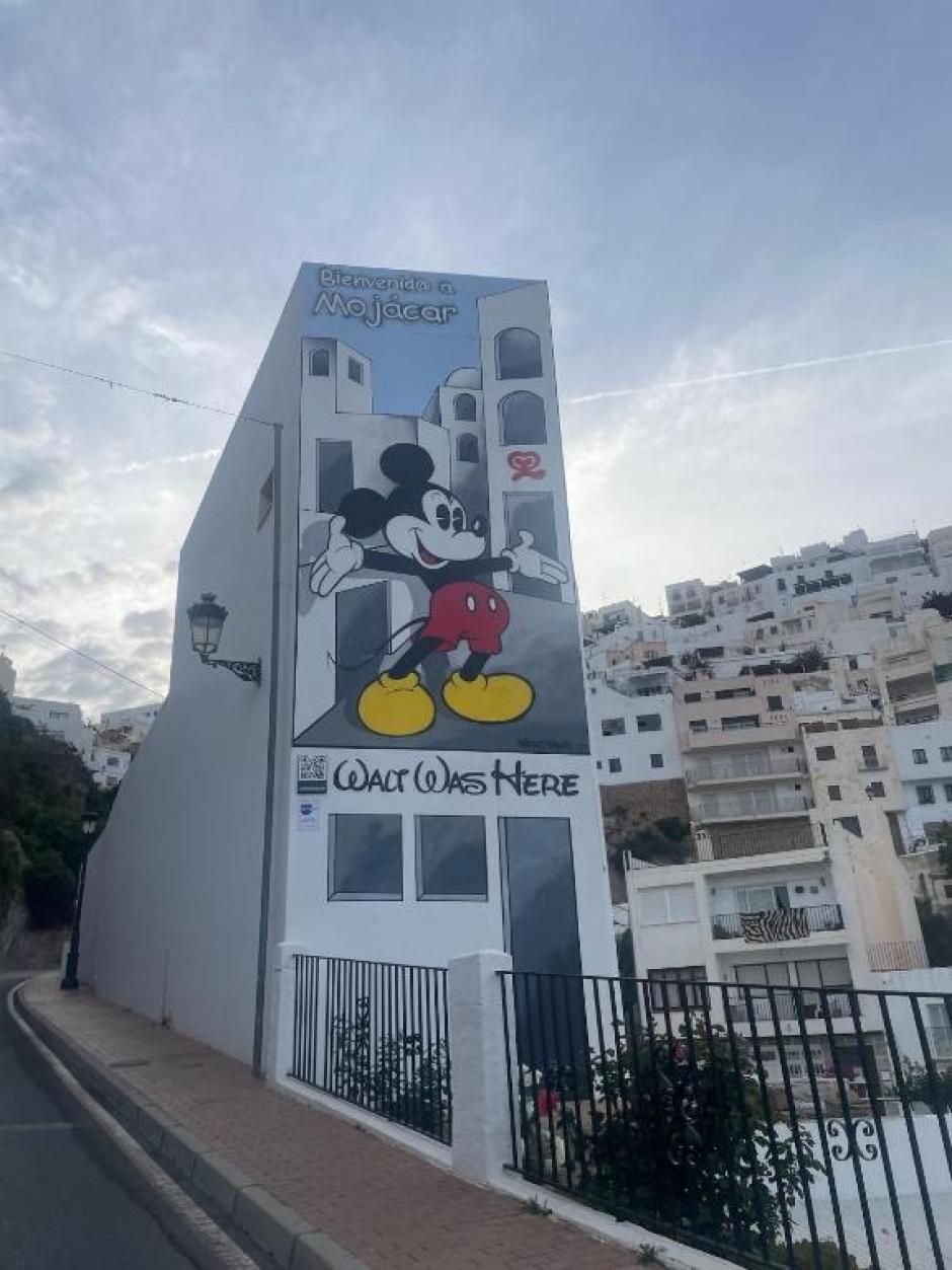 Mural de "Mickey Mouse" en Mojácar.