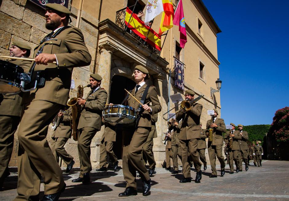 Desfile militar en Ciudad Rodrigo(Salamanca) en homenaje a los caídos en la Guerra de la Independencia