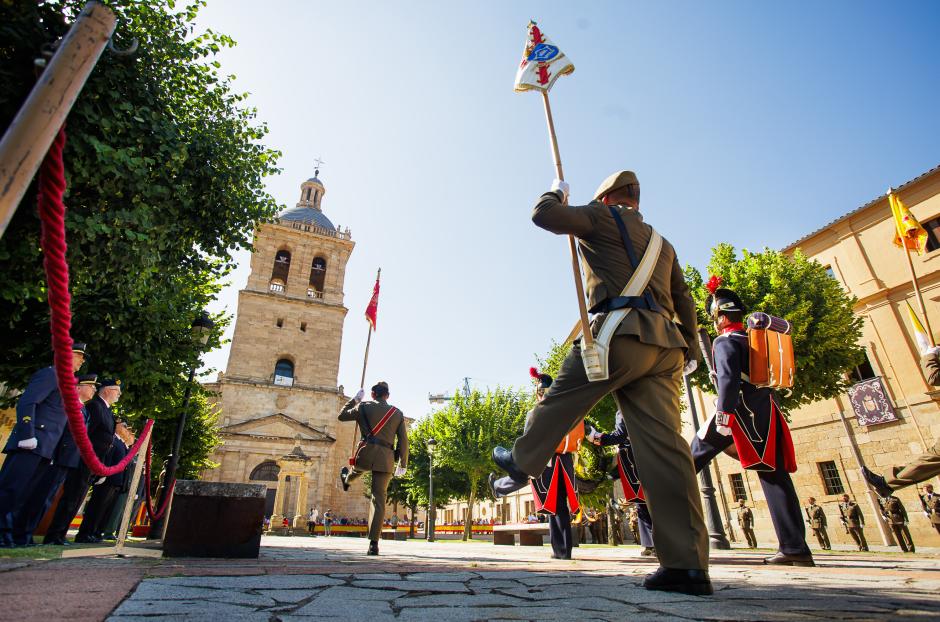 Desfile militar en Ciudad Rodrigo(Salamanca) en homenaje a los caídos en la Guerra de la Independencia