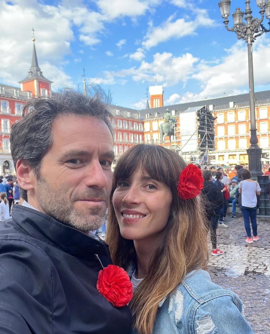 Borja Sémper y Bárbara Goenaga, en la plaza mayor