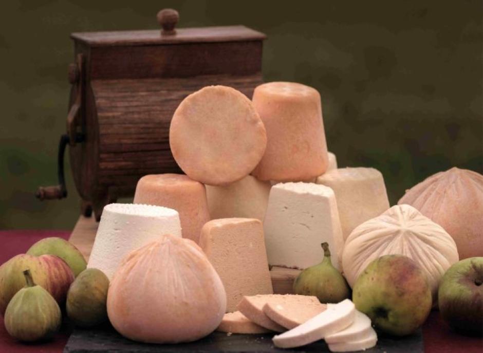 Queso Afuega'l Pitu en sus dos formas.