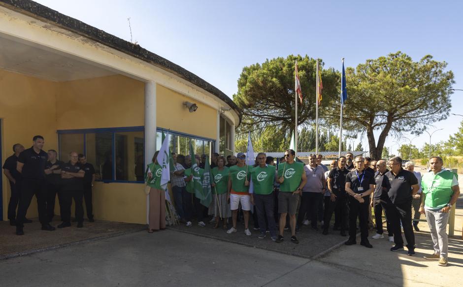 Manifestación en la cárcel de Topas convocada por CSIF y por ACAIP-UGT, bajo el lema "Basta de agresiones"
