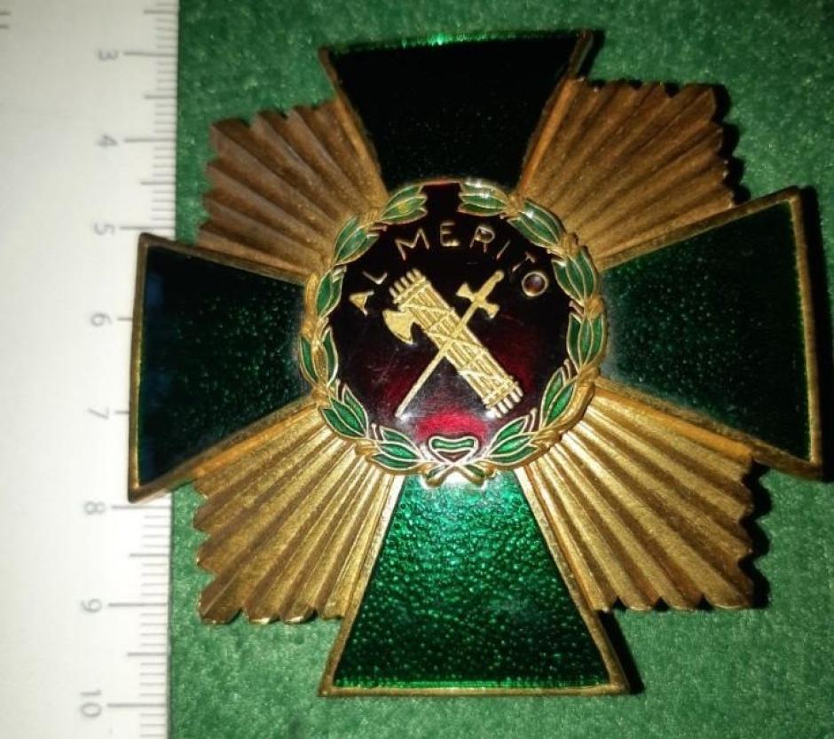 Cruz de Oro del mérito de la Guardia Civil