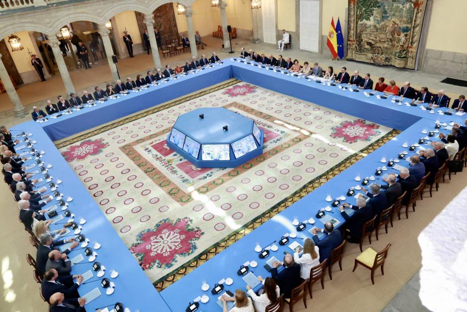 Imagen del patio del Palacio Real de El Pardo durante la reunión de los patronatos de la Fundación Princesa de Asturias