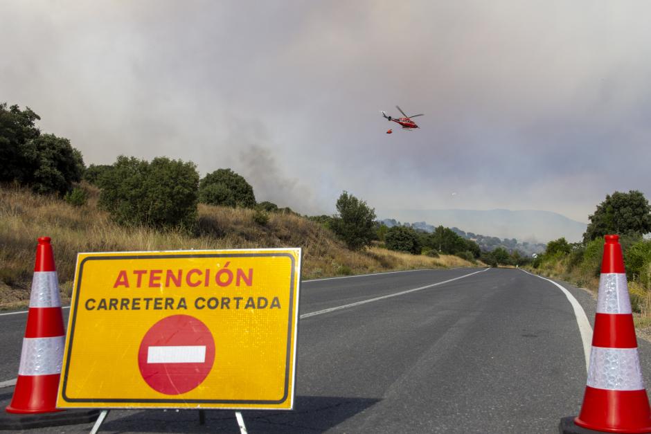 La Junta activa la situación operativa dos ante la evolución del incendio de Navaluenga (Ávila)