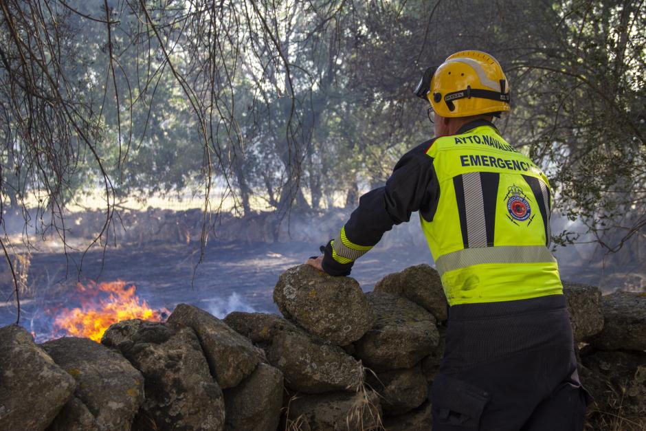 La Junta activa la situación operativa dos ante la evolución del incendio de Navaluenga (Ávila)